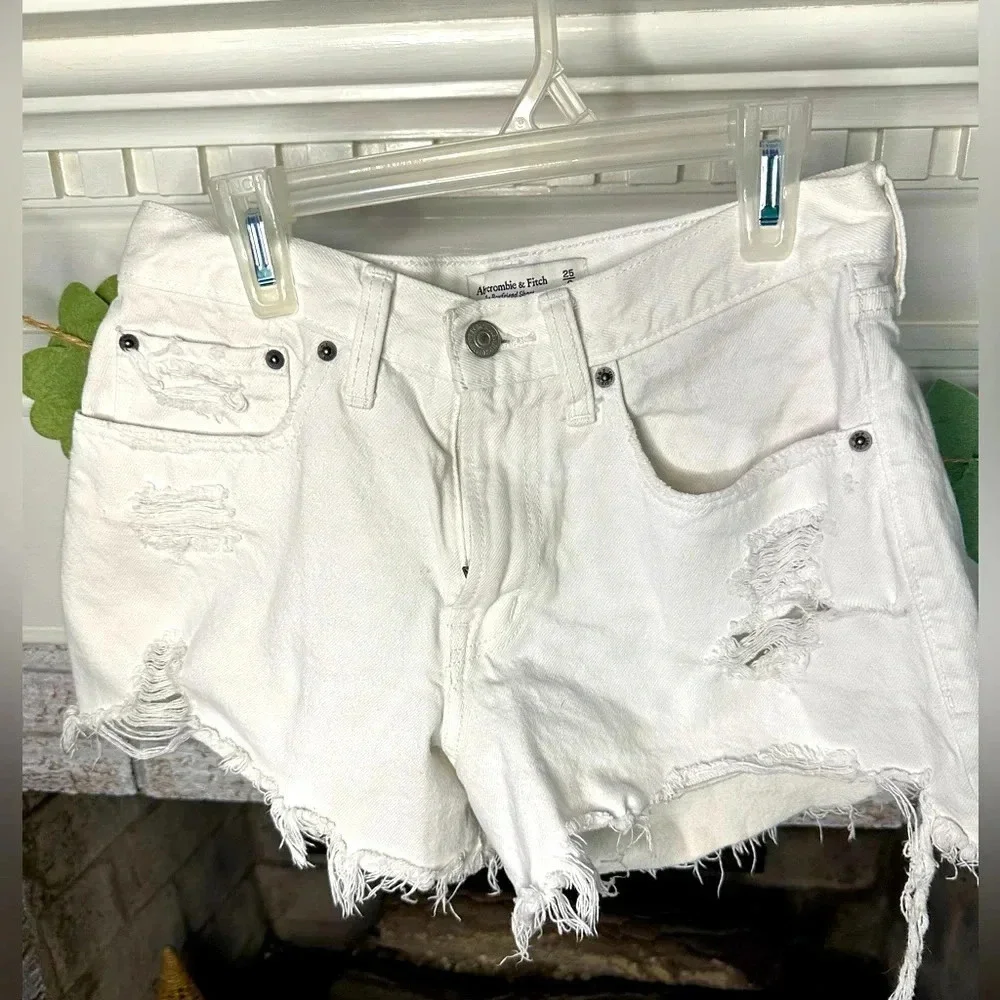 Abercrombie Curve Love The Boyfriend Short White Distressed Denim Size 25